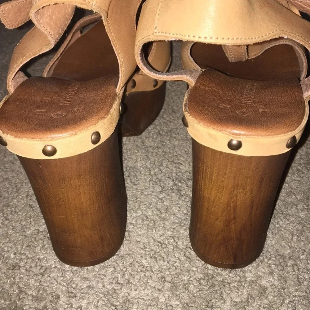 Musse & Cloud Tan Leather Wooden Heel Platforms - Picture 7 of 8